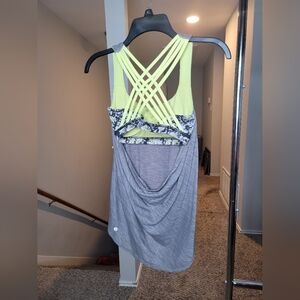 🍋 Lululemon Green/Gray Wild Tank with Built in Bra sz 4